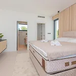 Seafront Aurea With Pool And Seaview *