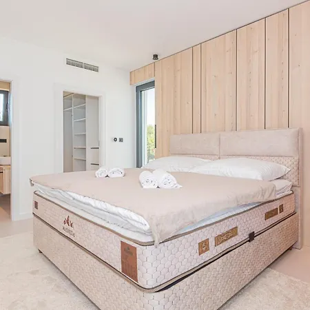 Villa Seafront Aurea With Pool And Seaview