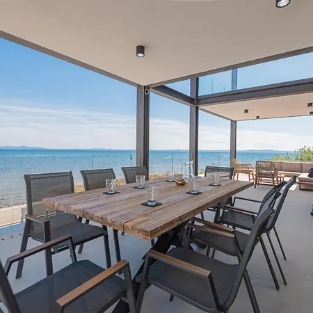 Seafront Aurea With Pool And Seaview *