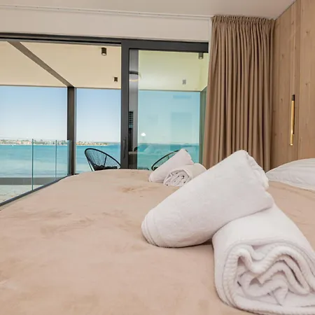 וילה Seafront Aurea With Pool And Seaview