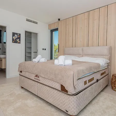 וילה Seafront Aurea With Pool And Seaview פריבלאקה