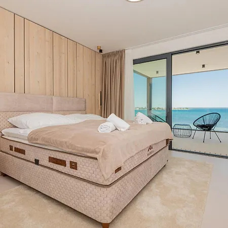 Seafront Aurea With Pool And Seaview *