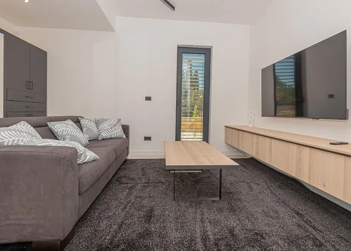 Villa Seafront Aurea With Pool And Seaview