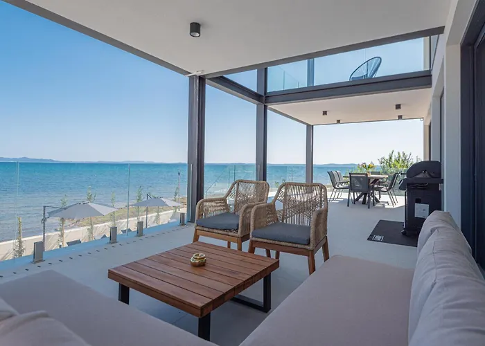 Seafront Aurea With Pool And Seaview