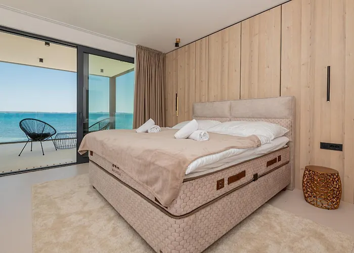 Villa Seafront Aurea With Pool And Seaview *