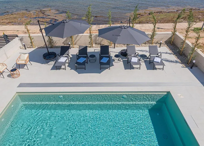 Villa Seafront Aurea With Pool And Seaview *