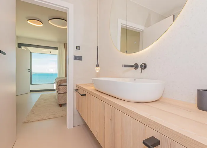 Seafront Aurea With Pool And Seaview Privlaka