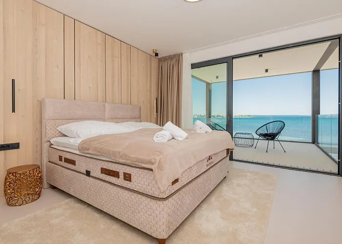 Seafront Aurea With Pool And Seaview *